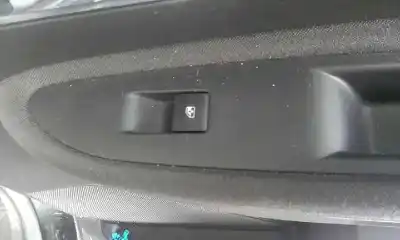 Pezzo di ricambio per auto di seconda mano comando alzacristalli posteriori destro per opel mokka edition ecoflex riferimenti oem iam 13301888