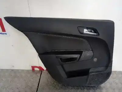 Peça sobressalente para automóvel em segunda mão FORRA / REVESTIMENTO DA PORTA TRASEIRA ESQUERDA por OPEL ASTRA H BERLINA  Referências OEM IAM 13177087  