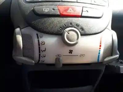 Peça sobressalente para automóvel em segunda mão comando de sofagem (chauffage / ar condicionado)  por peugeot 107 urban referências oem iam 559000h020