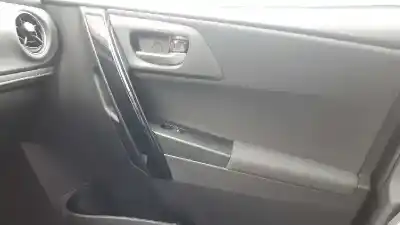 Peça sobressalente para automóvel em segunda mão forra / revestimento da porta dianteira direita por toyota auris hybrid active referências oem iam 
