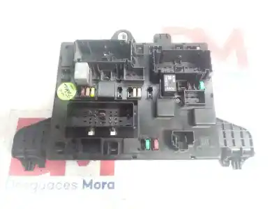 Second-hand car spare part fuse box unit for opel astra j lim. 1.7 16v cdti oem iam references 13302300