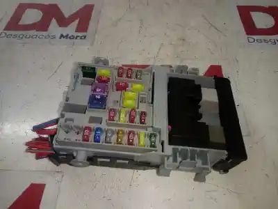Peça sobressalente para automóvel em segunda mão caixa de fusíveis e relés por opel zafira tourer expression referências oem iam 13222786