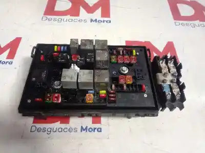 Second-hand car spare part fuse box unit for opel astra j lim. 1.7 16v cdti oem iam references 13313207