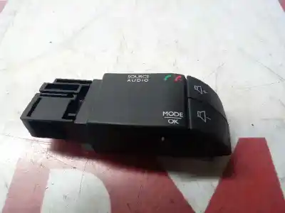 Peça sobressalente para automóvel em segunda mão comandos do volante por dacia sandero laureate referências oem iam 255522448r