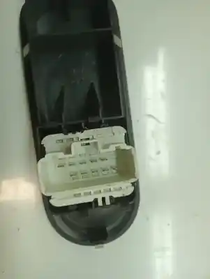Peça sobressalente para automóvel em segunda mão botão / interruptor elevador vidro dianteiro esquerdo por renault clio iii confort expression referências oem iam   