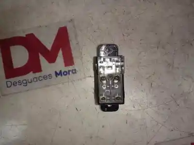 Peça sobressalente para automóvel em segunda mão botão / interruptor elevador vidro traseiro direito por ssangyong actyon 2.0 td cat referências oem iam   