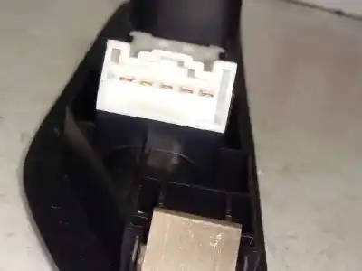 Second-hand car spare part right front power window switch for opel agila básico oem iam references meddoaz12xe00  