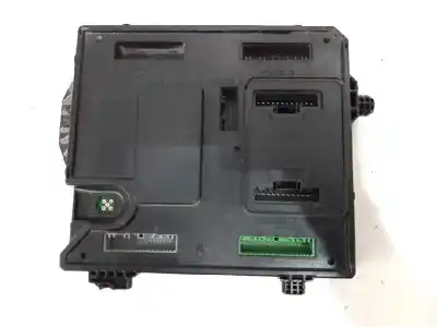 Peça sobressalente para automóvel em segunda mão CAIXA DE FUSÍVEIS E RELÉS por RENAULT MEGANE IV BERLINA 5P  Referências OEM IAM 284B17882R  