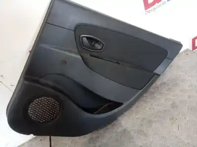 Peça sobressalente para automóvel em segunda mão forra / revestimento da porta traseira direita por renault scénic iii (jz0/1_) 1.5 dci referências oem iam 