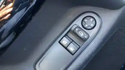 Peça sobressalente para automóvel em segunda mão BOTÃO / INTERRUPTOR ELEVADOR VIDRO DIANTEIRO ESQUERDO por CITROEN C3  Referências OEM IAM 96637530XT  MOSTRADOR 22/3/23