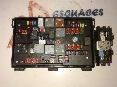 Pezzo di ricambio per auto di seconda mano SCATOLA RELÈ/FUSIBILI per OPEL ASTRA J BERLINA 5P  Riferimenti OEM IAM 13368642  