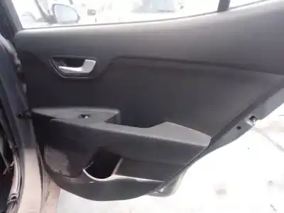 Peça sobressalente para automóvel em segunda mão forra / revestimento da porta traseira direita por kia stonic (ybcuv) business referências oem iam 