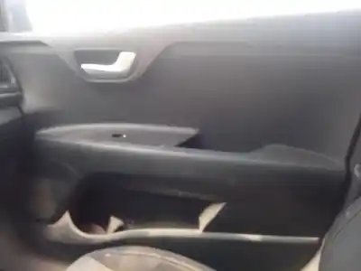 Peça sobressalente para automóvel em segunda mão forra / revestimento da porta dianteira direita por kia stonic (ybcuv) business referências oem iam 