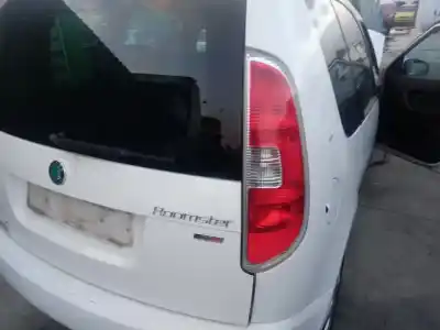 Second-hand car spare part right tailgate light for skoda roomster (5j7) scout 105 cv / 77 kw oem iam references 5j7945112  