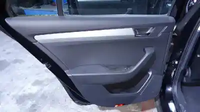 Pezzo di ricambio per auto di seconda mano rivestimento portiera posteriore sinistra per skoda superb (3v3) active riferimenti oem iam 