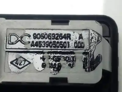 Second-hand car spare part tailgate back door handle for renault captur ii experience oem iam references   