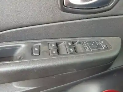 Peça sobressalente para automóvel em segunda mão botão / interruptor elevador vidro dianteiro esquerdo por renault captur xmod referências oem iam rsa255702886r