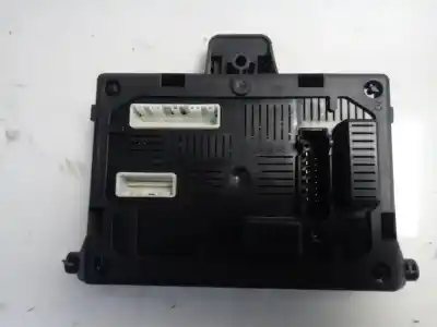 Pezzo di ricambio per auto di seconda mano SCATOLA RELÈ/FUSIBILI per RENAULT CLIO III  Riferimenti OEM IAM 8200652285  