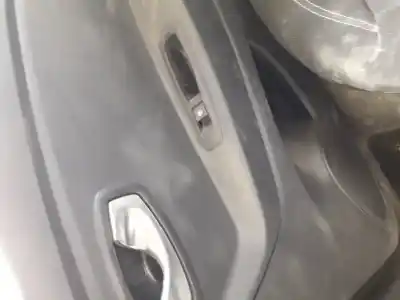 Peça sobressalente para automóvel em segunda mão botão / interruptor elevador vidro traseiro direito por renault captur limited referências oem iam 829614619r