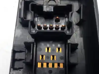 Second-hand car spare part right front power window switch for nissan note (e11e) acenta oem iam references 809609u00a  