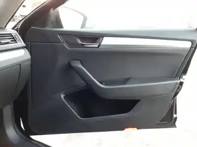 Автозапчастина б/у обработка передніх правіх дверей для skoda superb (3v3) active посилання на oem iam 3v1867014a