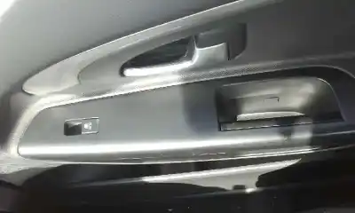 Peça sobressalente para automóvel em segunda mão botão / interruptor elevador vidro dianteiro direito por kia cee´d sporty wagon 1.6 crdi cat referências oem iam 935751h100