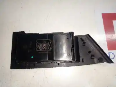 Pezzo di ricambio per auto di seconda mano interruttore alzacristalli anteriore sinistro per opel astra j berlina 5p cosmo 110 cv / 81 kw riferimenti oem iam 13305978  