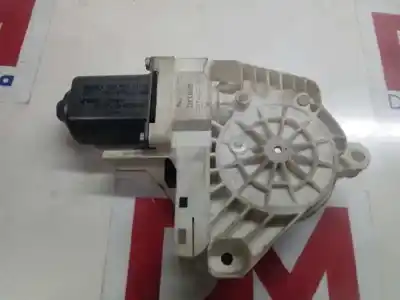 Tweedehands auto-onderdeel LINKER RUIT MOTOR ACHTER voor SKODA SUPERB COMBI (3T5)  OEM IAM-referenties 8K0959811A  