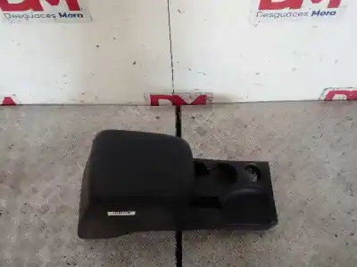 Автозапчастина б/у центральний подлокник для mitsubishi l 200 basis club cab 4wd посилання на oem iam 