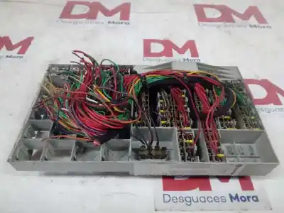Pièce détachée automobile d'occasion boîtes à fusibles pour scania r500 500 références oem iam 1537850  