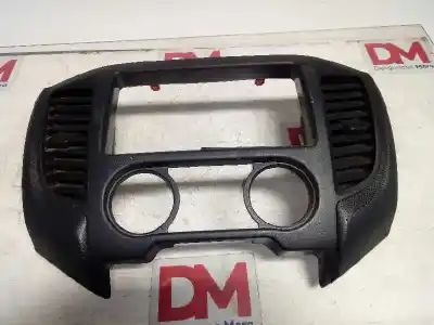 Автозапчастина б/у обшивка центральної консолі для mitsubishi l 200 basis club cab 4wd посилання на oem iam 