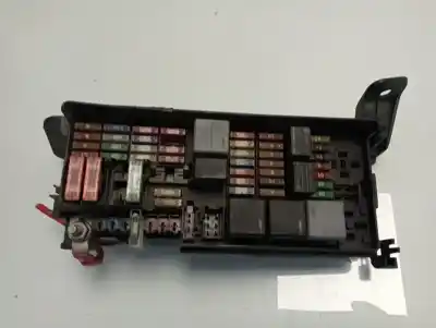 Pièce détachée automobile d'occasion BOÎTES À FUSIBLES pour MERCEDES-BENZ CLASE ML (BM 164)  Références OEM IAM A1645400272  