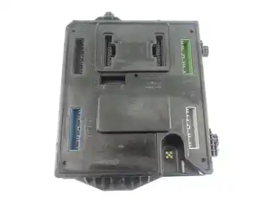 Peça sobressalente para automóvel em segunda mão caixa de fusíveis e relés por renault zoe limited 72 cv / 53 kw referências oem iam 284b15472r