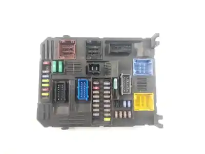 Peça sobressalente para automóvel em segunda mão caixa de fusíveis e relés por opel vivaro furgón 1.5 cdti dpf referências oem iam 9832880280