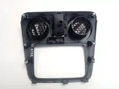 Автозапчастина б/у аераційна решіта для dacia dokker essential посилання на oem iam 687608758r  