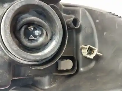 Second-hand car spare part right headlight for nissan note (e11e) acenta oem iam references 260109u100  