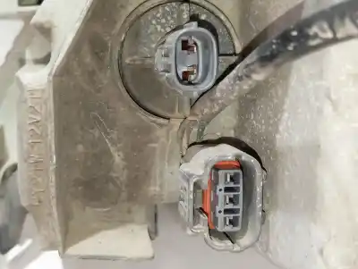 Second-hand car spare part right headlight for mazda premacy (cp) td active oem iam references p1990r  