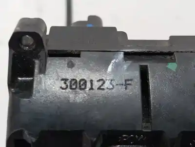 Автозапчастина б/у замок передніх дверей лівий для renault clio iii pack authentique посилання на oem iam 300123f  