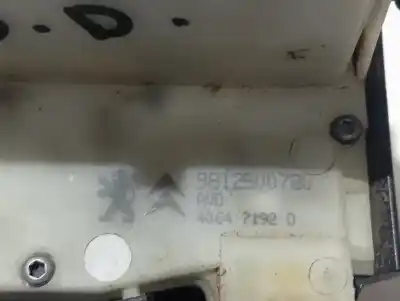 Peça sobressalente para automóvel em segunda mão fechadura da porta dianteira direita por peugeot 208 active referências oem iam 9812500780  
