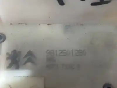 Peça sobressalente para automóvel em segunda mão fechadura da porta traseira esquerda por peugeot 208 active referências oem iam 9812501280  