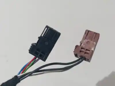 Peça sobressalente para automóvel em segunda mão espelho retrovisor esquerdo por peugeot 208 active referências oem iam 232673077  