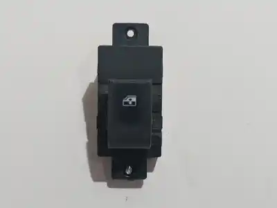 Peça sobressalente para automóvel em segunda mão Botão / Interruptor Elevador Vidro Traseiro Direito por CHEVROLET CAPTIVA 2.2 VCDi LT 2WD Referências OEM IAM 202005438  