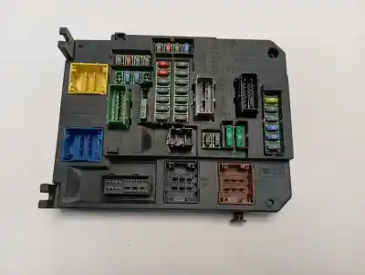 Peça sobressalente para automóvel em segunda mão caixa de fusíveis e relés por citroen c4 lim. seduction referências oem iam 980668798001  