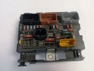 Peça sobressalente para automóvel em segunda mão caixa de fusíveis e relés por peugeot 308 active referências oem iam 9807028880