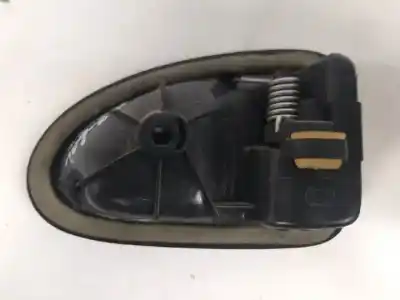 Автозапчасти б/у левая задняя внутренняя ручка за renault clio ii fase i (b/cbo) d4f712 ссылки oem iam 7700423887  