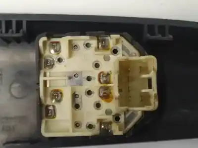 Pièce détachée automobile d'occasion commande de lève vitre avant gauche pour daewoo matiz (m100, m150) 1.0 références oem iam 96563824  