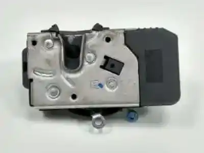 Second-hand car spare part front right door lock for opel vivaro f9q760 oem iam references 8200008261