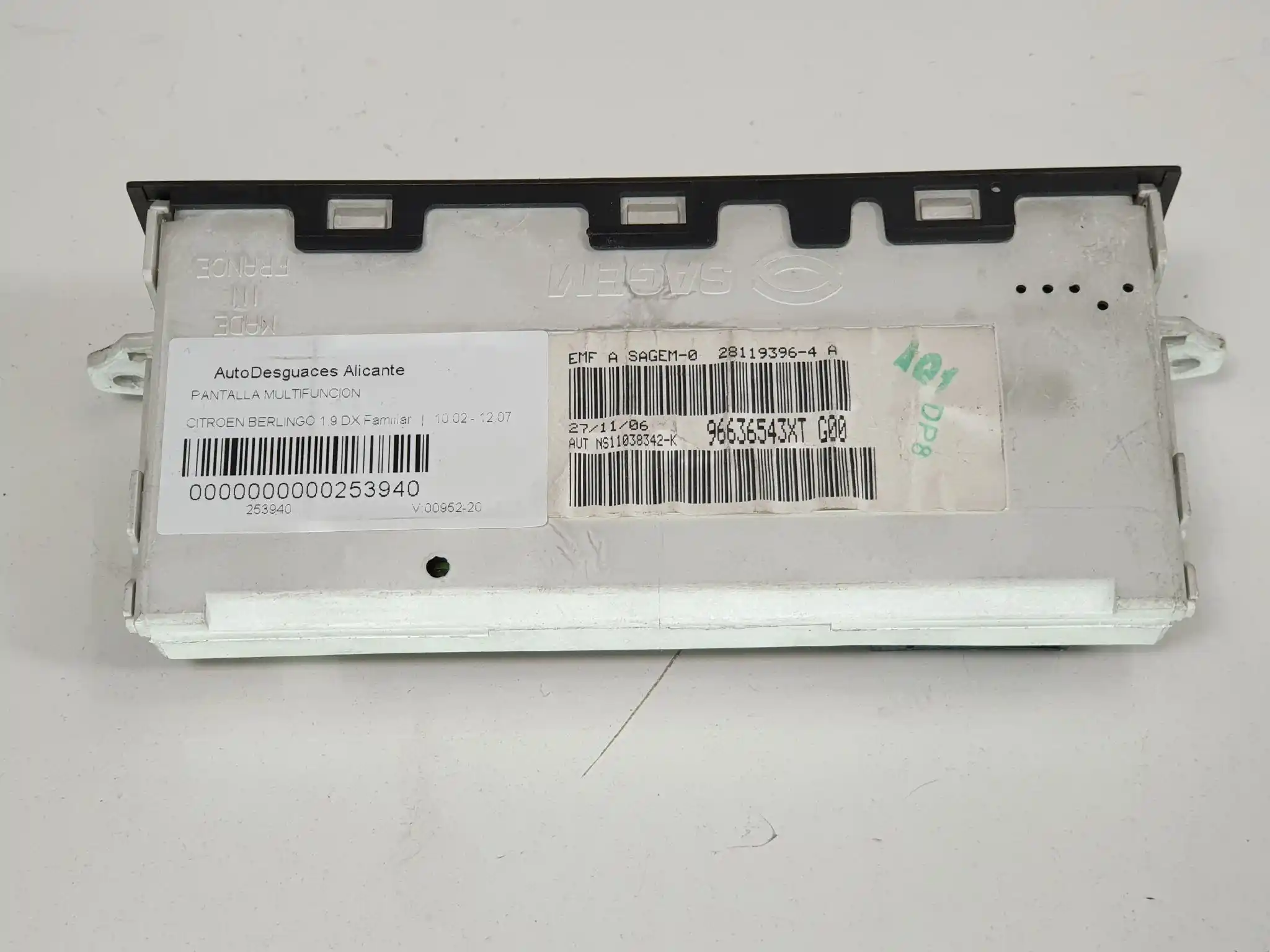 Recambio de pantalla multifuncion para citroen berlingo 1.6 hdi 75 sx  familiar referencia OEM IAM 96636543XT