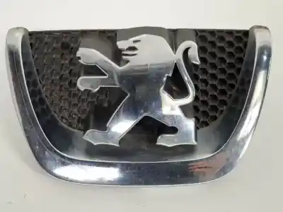 Pièce détachée automobile d'occasion GRILLE AVANT pour PEUGEOT 5008  Références OEM IAM 303002001  