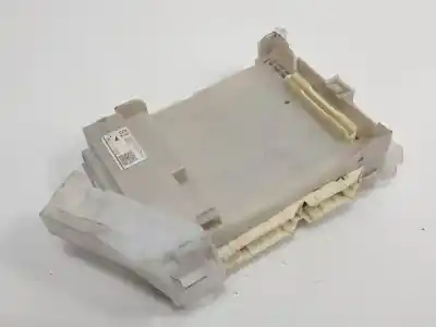 Pièce détachée automobile d'occasion boîtes à fusibles pour toyota prius (zvw30) 2zr références oem iam 8273047550a